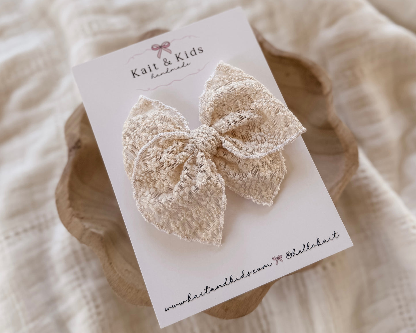 Cream lace fable