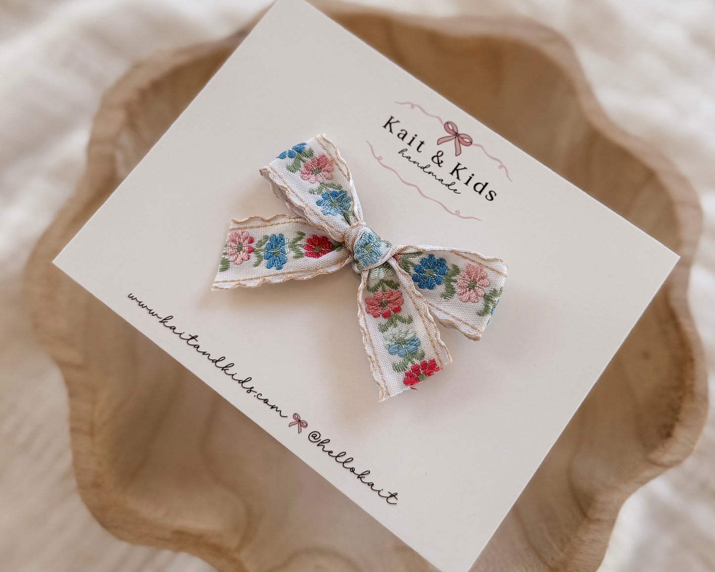 small embroidered flower / single or piggy set