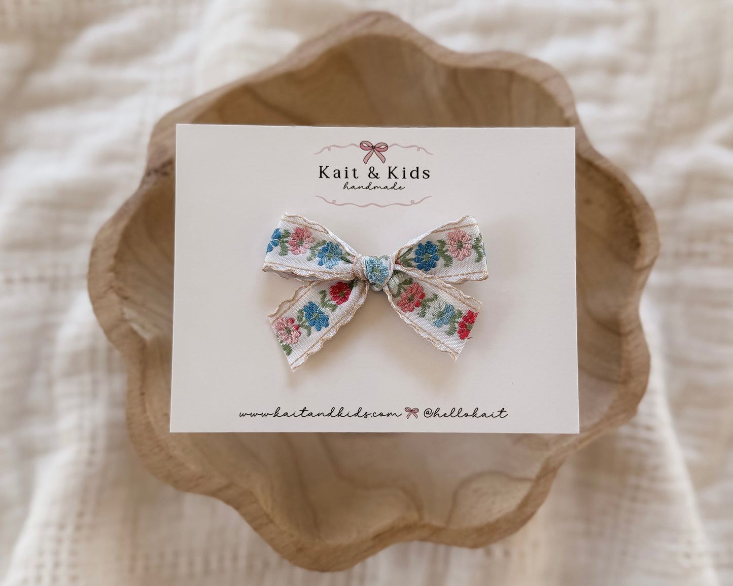 small embroidered flower / single or piggy set