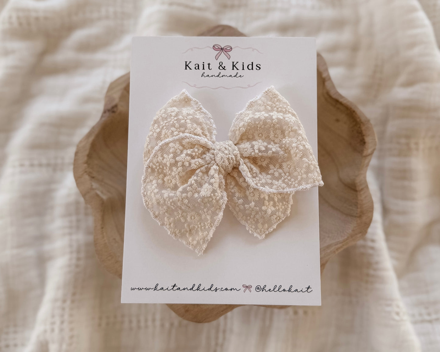 Cream lace fable