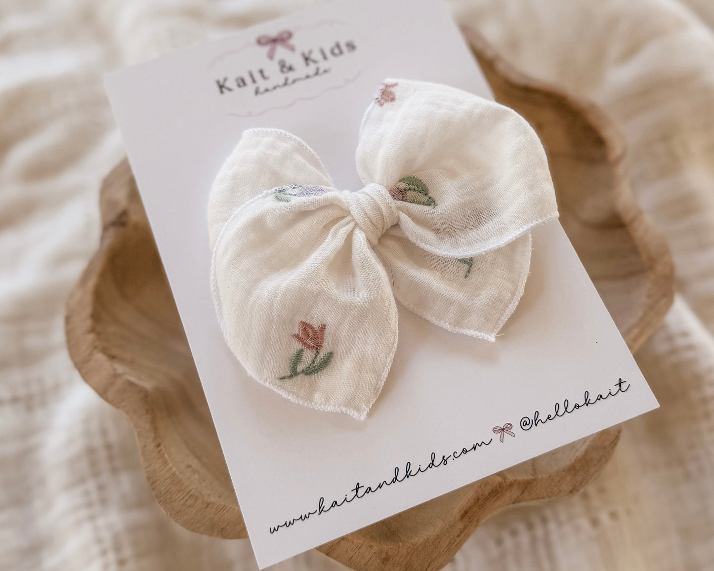 embroidered tulips fable