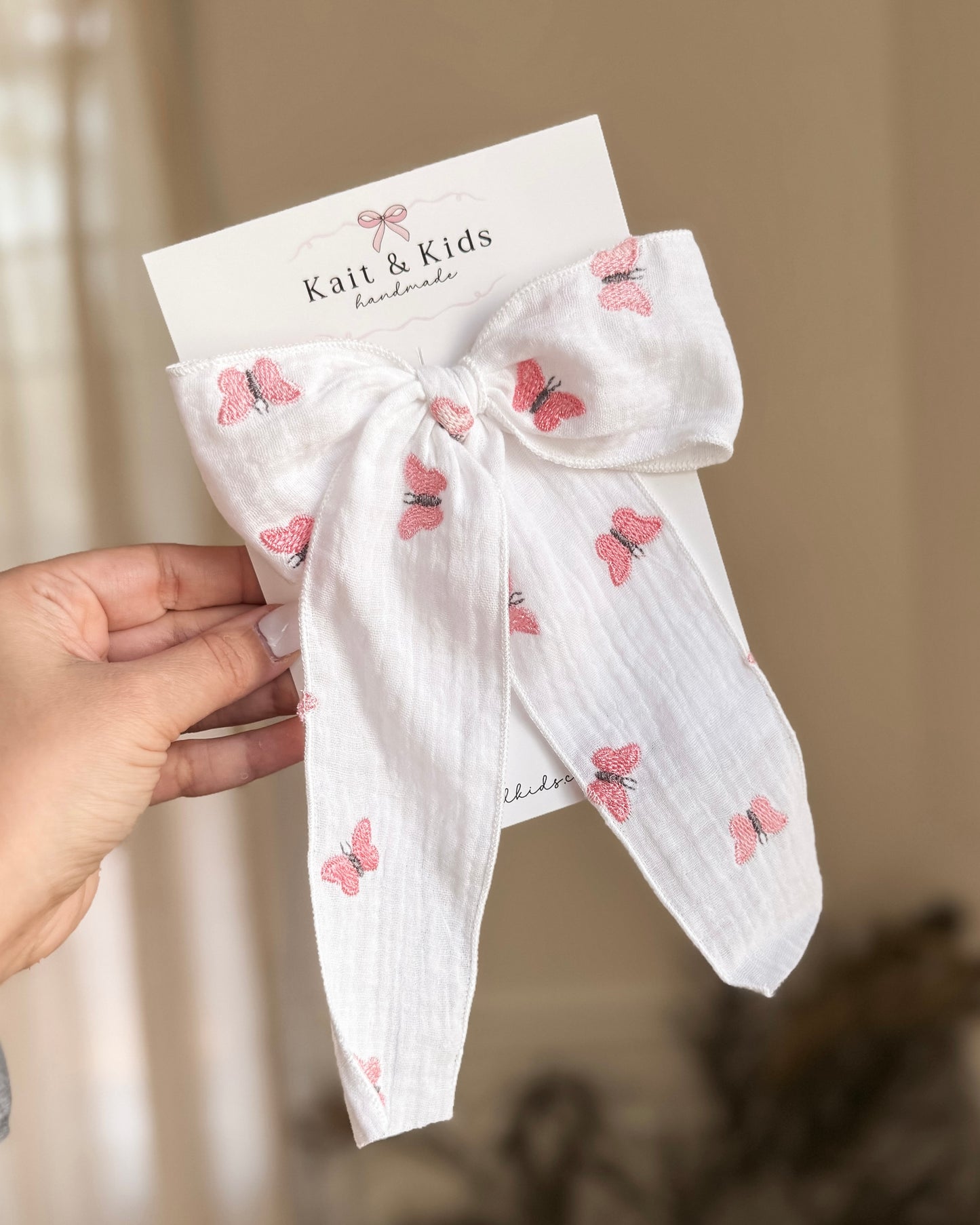 embroidered pink butterfly ♡ long-tail