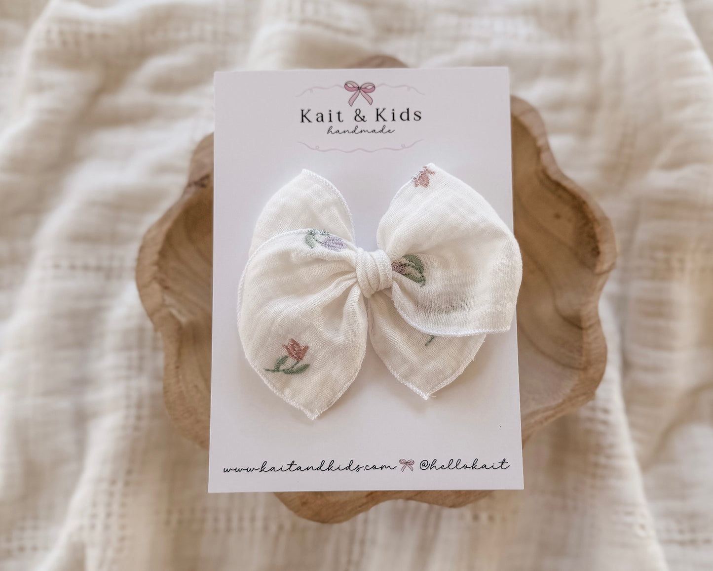 embroidered tulips fable
