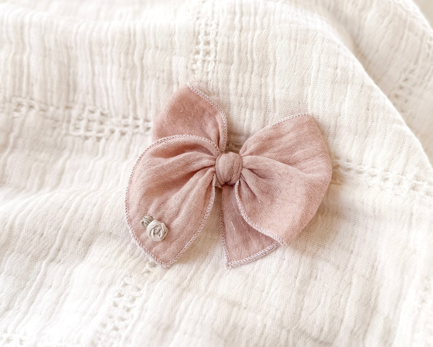 Embroidered rose on pink *fable*
