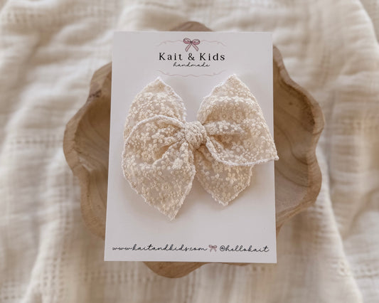 Cream lace fable