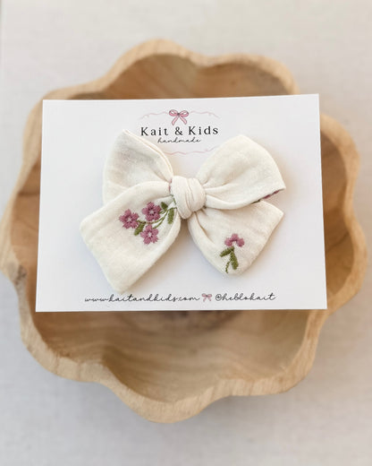 Embroidered flower mini ✿ headband / clip