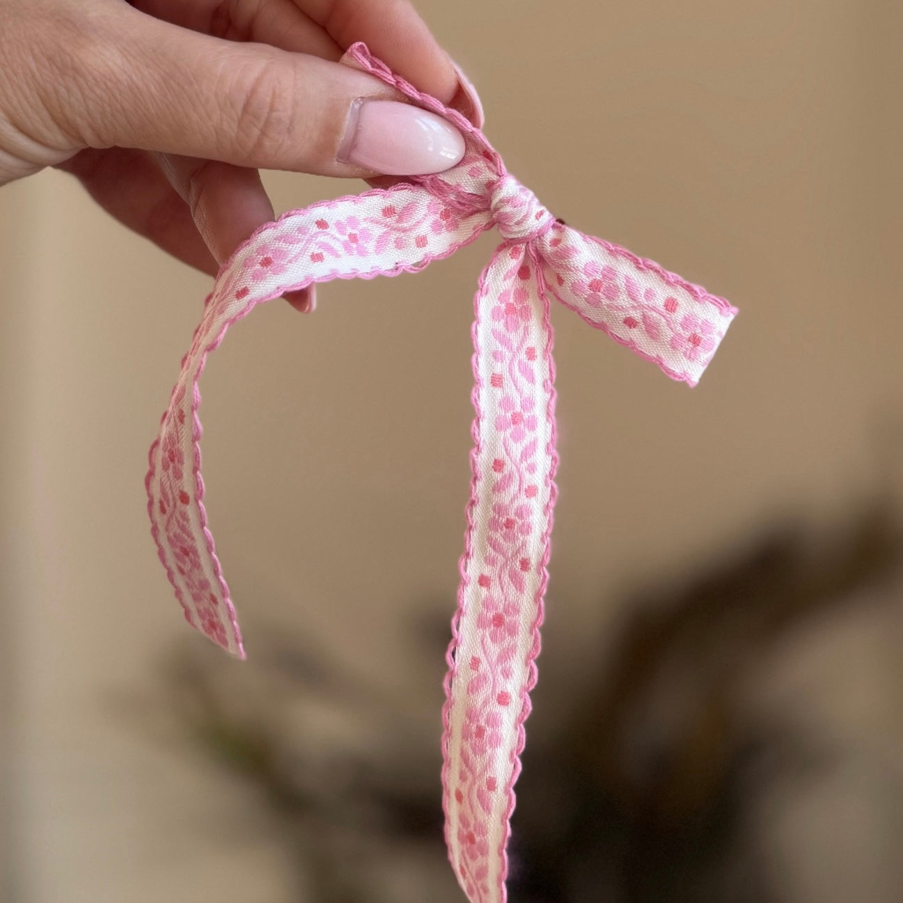 pink scalloped floral ♡ Long-tail ♡ clip